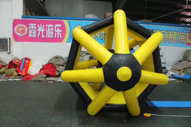 叶城充气水上滚筒球
